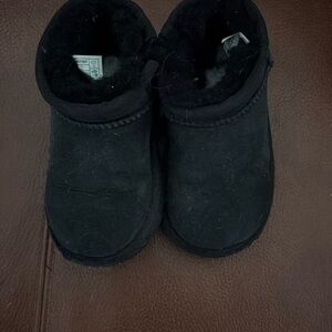 Girls Uggs size 8